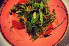wildkräutersalat mit feigen